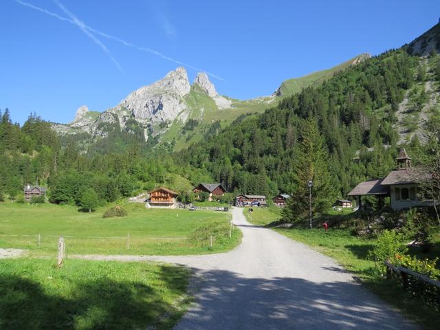 ...zu der kleinen idyllischen Siedlung Taney 1415 m.ü.M.