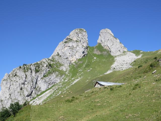 wir erreichen die Alpgebäude von Les Crosses 1738 m.ü.M.