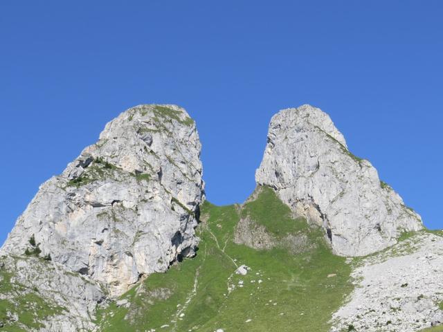 treffender könnte dieser Berg nicht benannt sein. Les Jumelles (die Zwillinge)