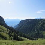 Blick von der Alp Les Crosses über Taney ins Rhonetal