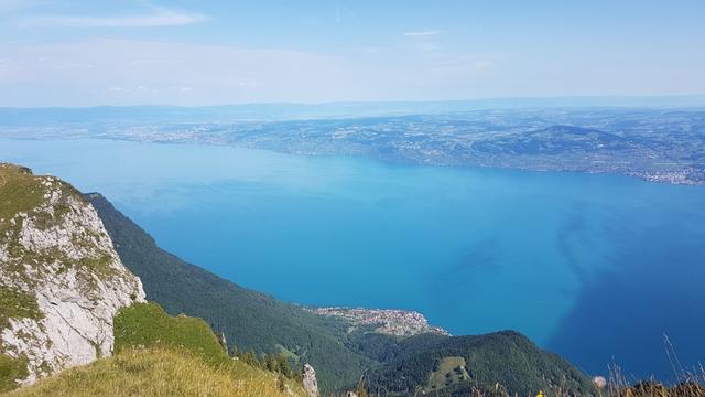 direkt unter uns das an der schweiz-französischen Grenze gelegene St.Gingolph