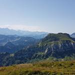 schönes Breitbildfoto mit Blick zu den Dents du Midi und das Mont Blanc Massiv