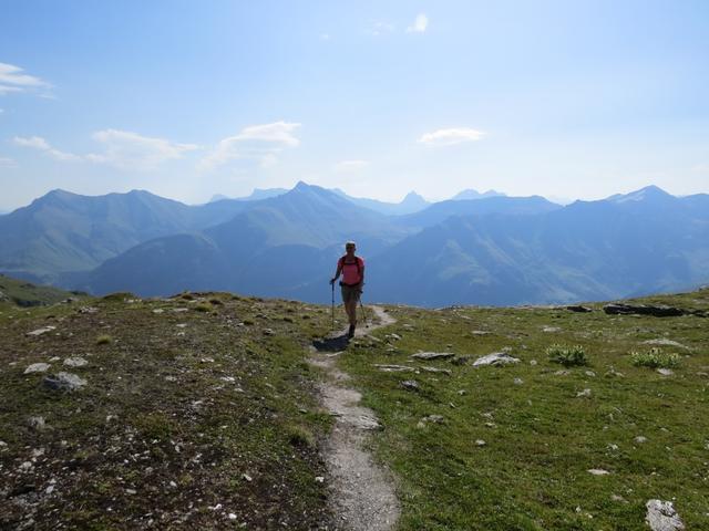 wieder auf dem Wanderweg 2511 m.ü.M., folgten wir wieder den markierten Wiesenpfad