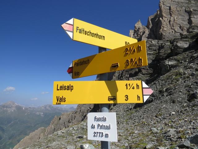 Wegweiser auf der Fuorcla da Patnaul 2773 m.ü.M.