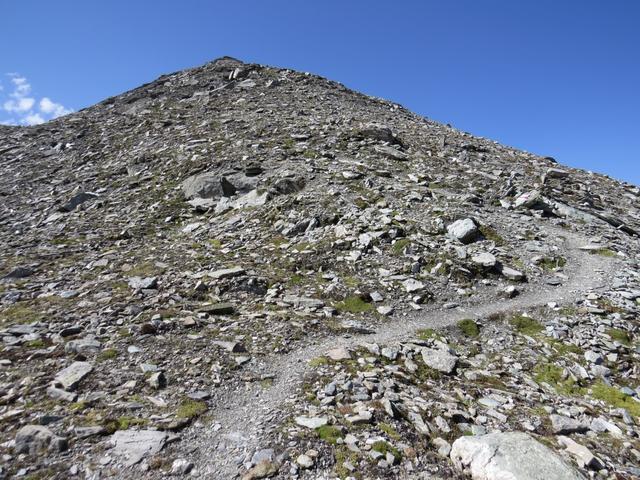 ...läuft steil und geröllig den breiten Nordostgrat 2987 m.ü.M....