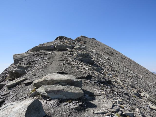 mit seinen grauen Schutthalden gehört das Faltschonhorn nicht gerade zu den fotogensten Alpengipfeln...