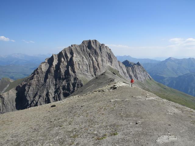 Blick von Punkt 2746 m.ü.M. zurück von wo wir gekommen sind, und zum Piz Aul