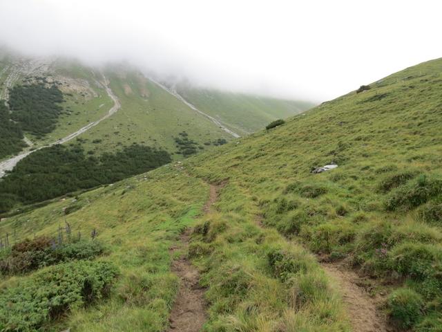 in einer nur wenig ansteigenden Querung, wandern wir weiter Richtung Alp Zavretta