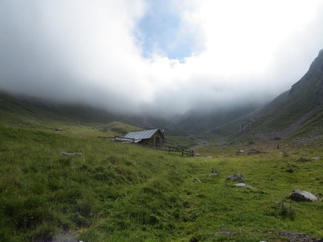 wir erreichen die kleine Alphütte auf der Alp Zavretta