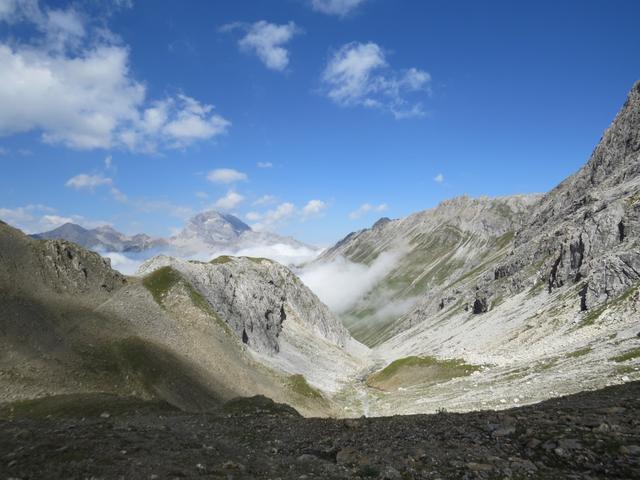 Blick über das Val Zavretta hinaus zum Piz Ela