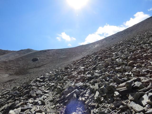 ...ab ca. 2740 m.ü.M. steigt der Weg dann wieder deutlich steiler an