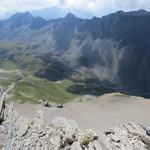 Tiefblick zum Albulapass und auf gleicher Höhe zum Piz da las Blais