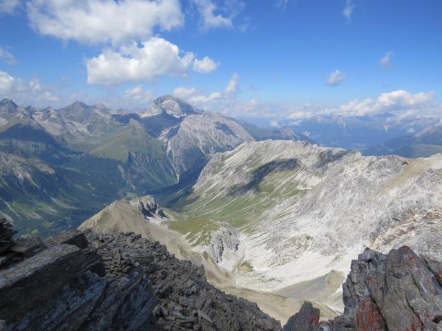 ein letzter Blick zu den schroffen Gipfeln rund um den Piz Ela