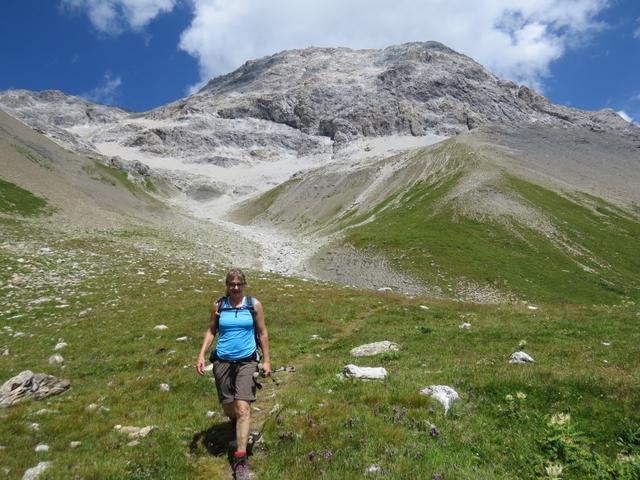 bei den Bergweiden von Terrassas 2537 m.ü.M. übernimmt dann die Farbe Grün die Oberhand