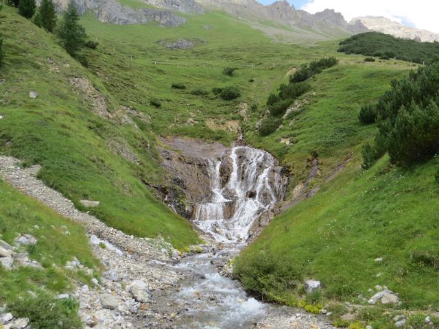 bei Funtana Fregda 2050 m.ü.M. überqueren wir einen Bach...