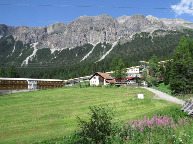 kurz danach erreichen wir den Bahnhof von Preda 1789 m.ü.M.