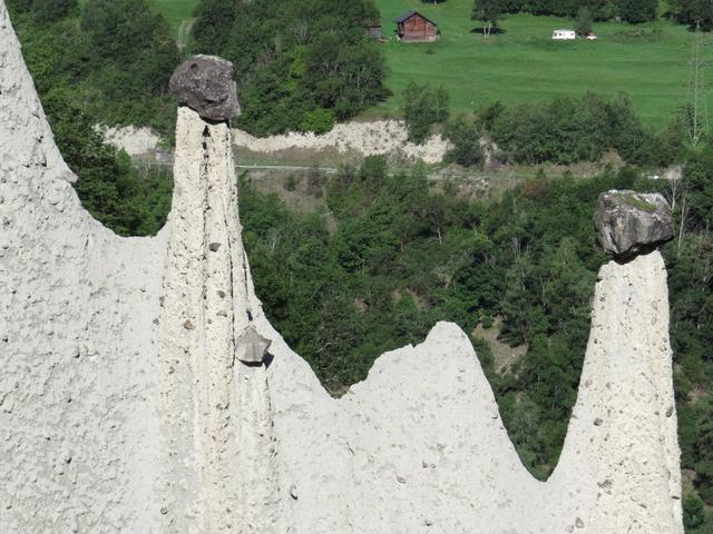 die eigenartigen Steinsformationen werden stolz als die Pyramiden von Euseigne bezeichnet