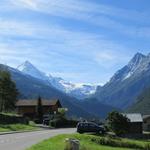 vorbei an Evolène, fahren wir mit Blick auf die Dent Blanche, weiter taleinwärts ins Val d'Hérens...