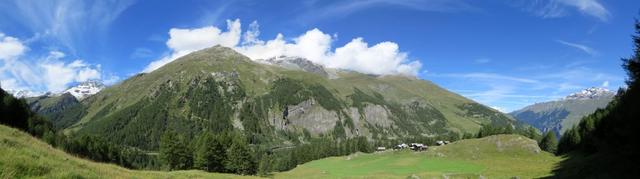 schönes Breitbildfoto mit Blick auf Pigne d'Arolla, Mont Blanc de Cheilon, Mont de l'Etolie und Sasseneire