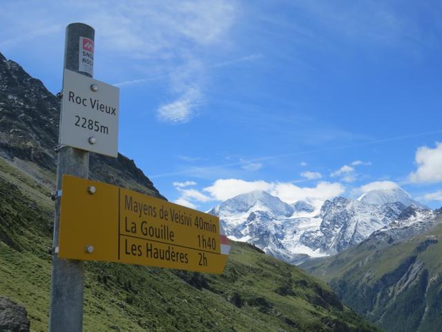 Wegweiser beim Aussichtspunkt Roc Vieux