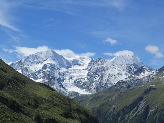 Blick auf die Pigne d'Arolla La Serpentine und auf den Mont Blanc de Cheilon