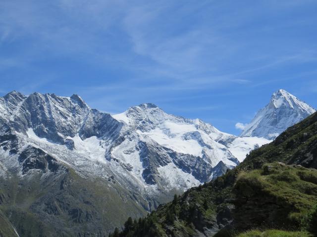 Blick auf Pointes de Mourti, Pointe de Bricola, Grand Cornier und Dent Blanche