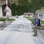 wir überqueren die Matterhorn Gotthard Bahn