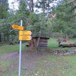 biegen nach dem letzten Haus rechts ab...