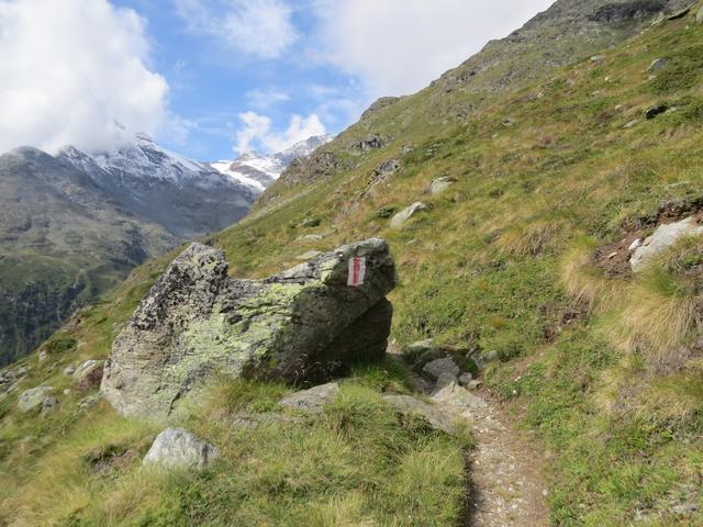 der Hüttenweg ist weiterhin gut ersichtlich und markiert