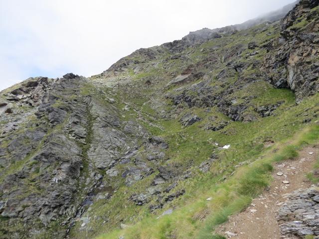 ...geht es weiter oben in die Nähe der Felsen der Wisse Schijen vorbei