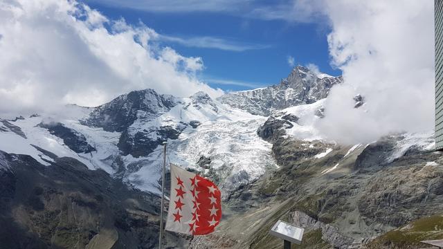 was für eine Aussicht! Unter Äschhorn, Ober Äschhorn, Zinalrothorn und Hohlichtgletscher