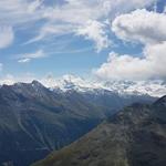 Blick links zum Rimpfischhorn. In der Bildmitte Monte Rosa mit Dufourspitze