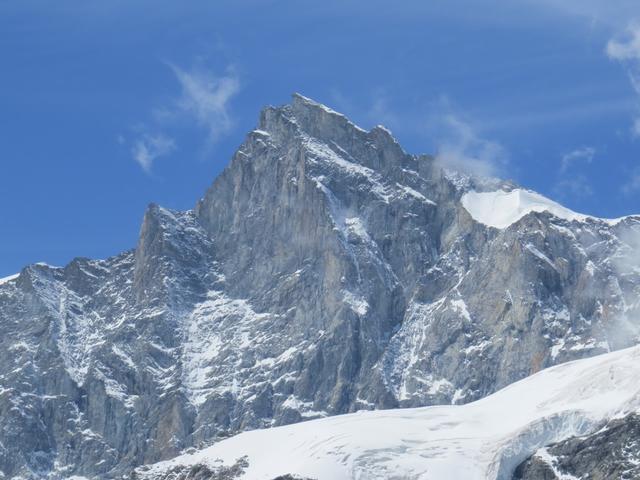 Blick hinauf zum Zinalrothorn