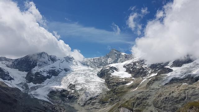 das Zinalrothorn zeigt sich von der schönsten Seite