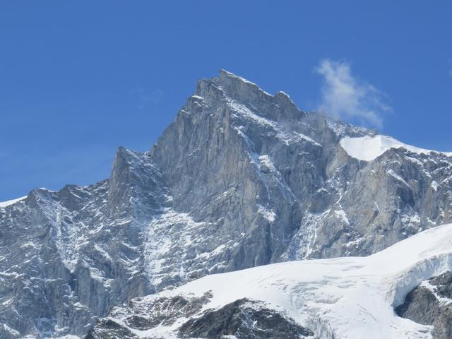 während dem Abstieg bestaunen wir das Zinalrothorn...