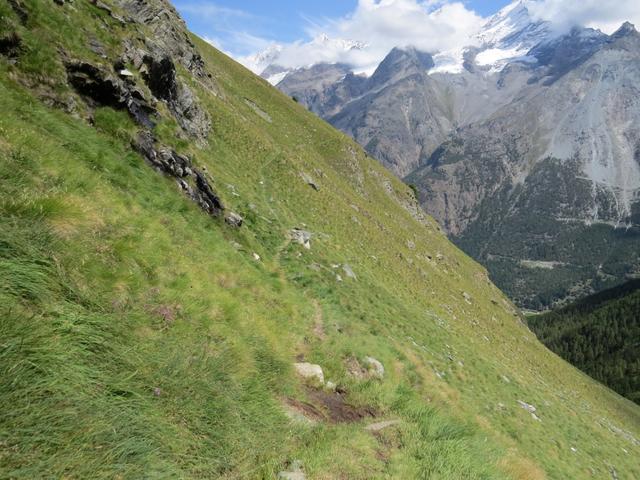 ...führt alles den fast senkrechten Bergflanken entlang Richtung Schaluberg