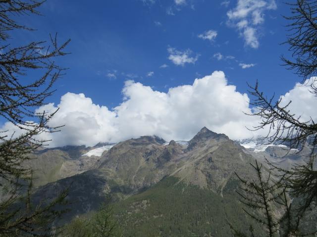 Dom und Täschhorn verstecken sich unterdessen hinter Wolken