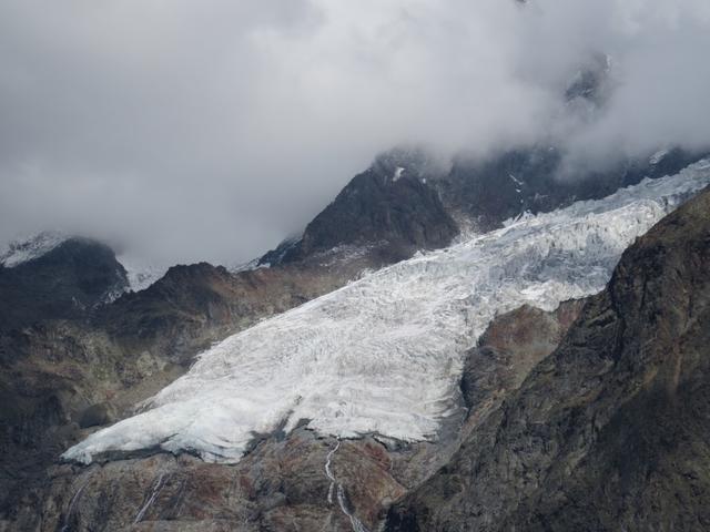 der Hobärggletscher der von der Lenzspitze hinunterzieht, ist aber gut zu erkennen