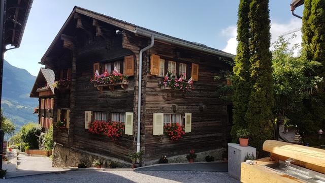 der alte Dorfkern von Bürchen, besitzt noch sehr schöne Walliser Bauernhäuser