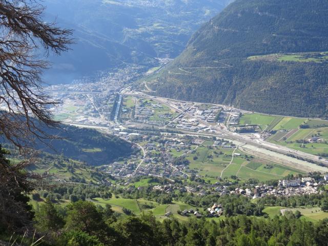 ... oder den Tiefblick ins Rhonetal und nach Visp