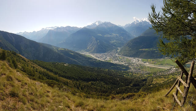 was für eine Aussicht bei Punkt 2006 m.ü.M.! Links der Monte Leone, dann Fletschhorn, Vispertal und Saastal mit Balfrin