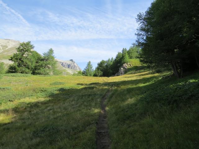 am Horizont taucht das Wiwannihorn auf