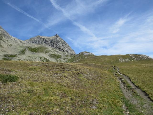 der kleine Bergsee bei Spirgilla lassen wir rechts liegen und wandern weiter aufwärts