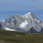 rechts von uns taucht das Nesthorn auf