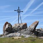 bei diesem kleinen Hügel mit Gipfelkreuz 2471 m.ü.M., und dem komischen Namen Roti Chüe, legen wir die Mittagsrast ein