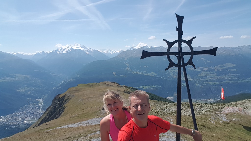 Erinnerungsfoto aufgenommen auf dem Gipfel des Roti Chüe