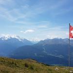 draussen auf der Terrasse geniessen wir einen Hüttenkaffee und die schöne Aussicht
