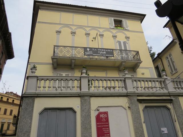 im B&B La Terrazza mitten in der Altstadt von Vercelli, beziehen wir unser Zimmer