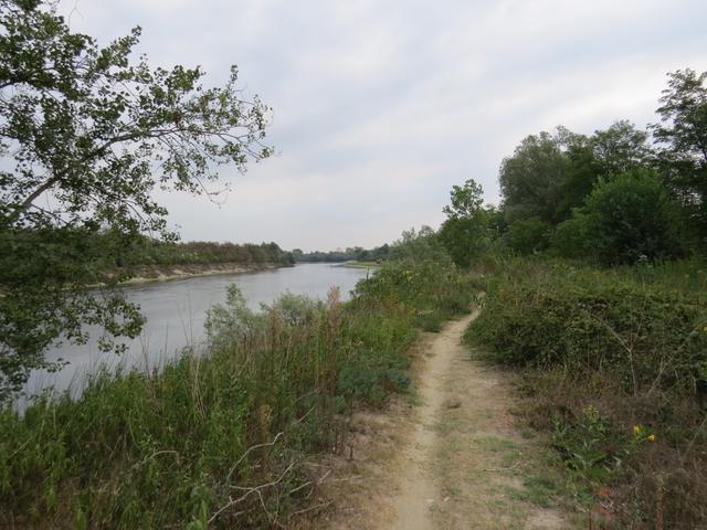 der Weg ändert immer wieder sein Gesicht. Einmal weite Aussicht...