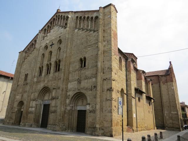 von aussen und innen eindrucksvoll: die Basilika di San Maggiore 12.Jhr.